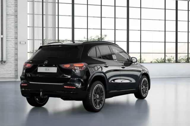 Mercedes-Benz GLA (2026) thumbnail 2
