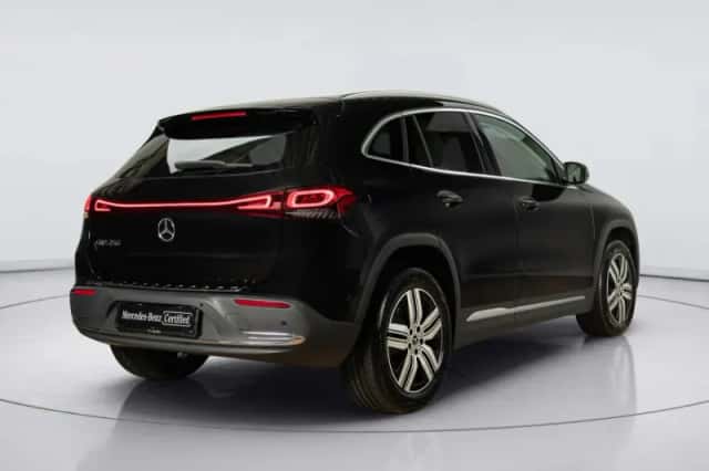Mercedes-Benz EQA (2021) thumbnail 2