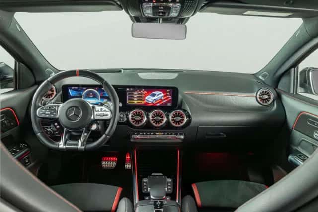 Mercedes-AMG GLA (2022) thumbnail 3