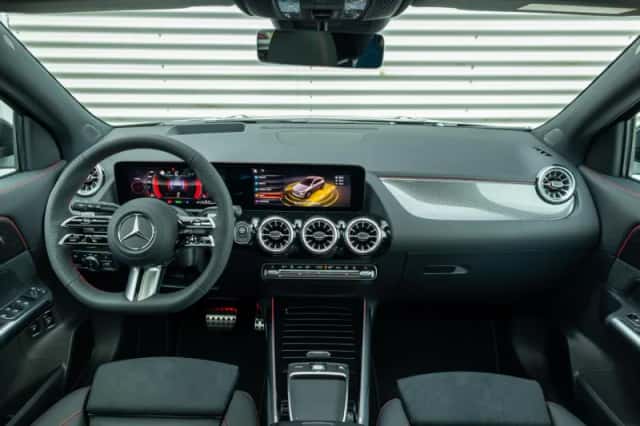Mercedes-Benz GLA (2026) thumbnail 3