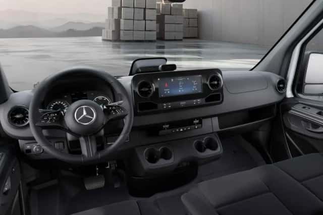 Mercedes-Benz eSprinter (2026) thumbnail 3