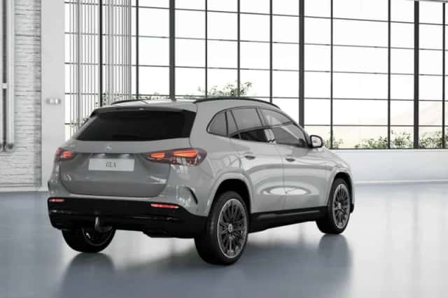 Mercedes-Benz GLA (2026) thumbnail 2