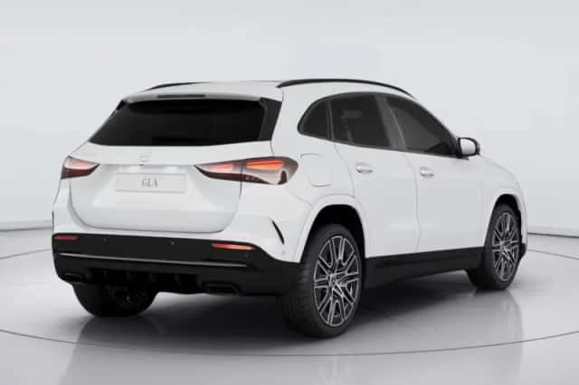Mercedes-Benz GLA (2026) thumbnail 2