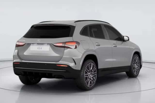 Mercedes-Benz GLA (2026) thumbnail 2