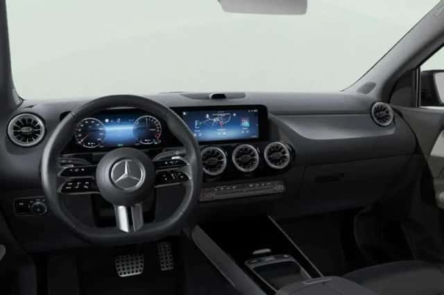 Mercedes-Benz GLA (2026) thumbnail 3