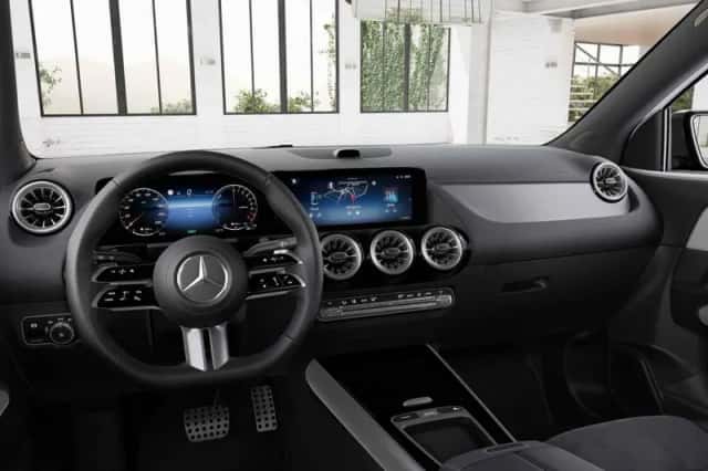 Mercedes-Benz GLA (2026) thumbnail 3