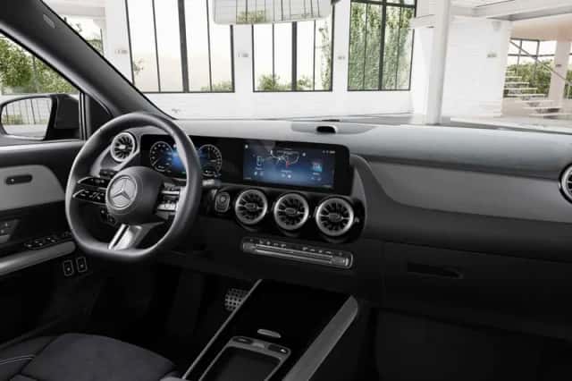 Mercedes-Benz GLA (2026) thumbnail 4