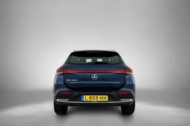 Mercedes-Benz EQA (2021) thumbnail 3