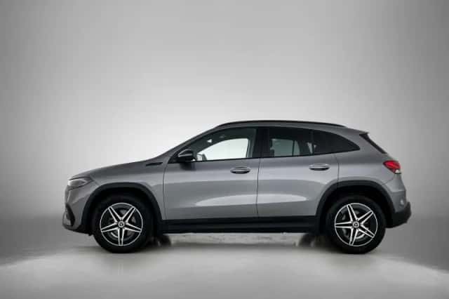 Mercedes-Benz EQA (2021) thumbnail 2