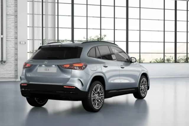 Mercedes-Benz GLA (2026) thumbnail 2