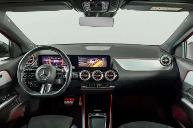 Mercedes-Benz GLA (2024) thumbnail 3
