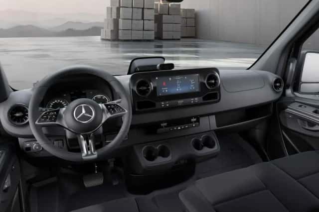 Mercedes-Benz eSprinter (2024) thumbnail 3