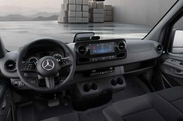 Mercedes-Benz eSprinter (2024) thumbnail 3
