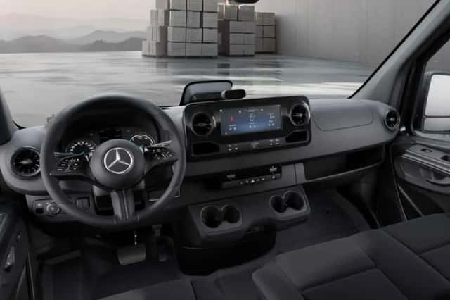 Mercedes-Benz eSprinter (2024) thumbnail 3
