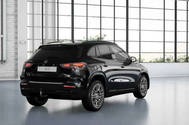 Mercedes-Benz GLA (2026) thumbnail 2