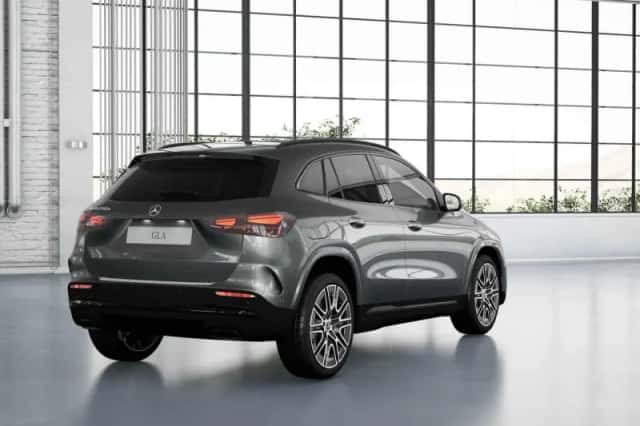 Mercedes-Benz GLA (2026) thumbnail 2
