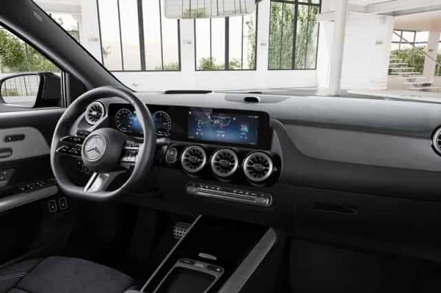 Mercedes-Benz GLA (2026) thumbnail 4