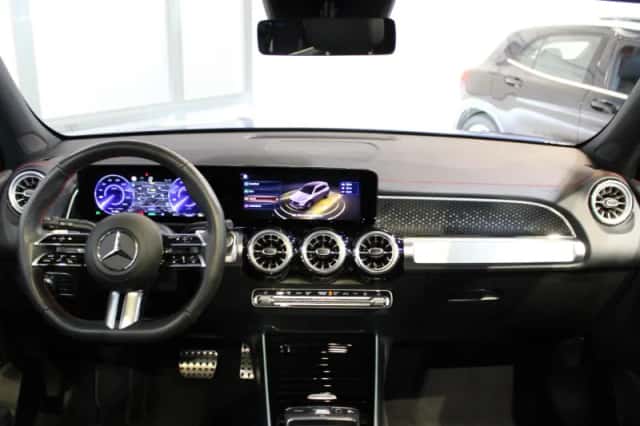Mercedes-Benz EQB (2025) thumbnail 3