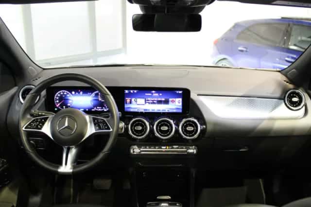 Mercedes-Benz GLA (2024) thumbnail 11