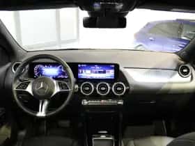 Mercedes-Benz GLA (2024) thumbnail 11