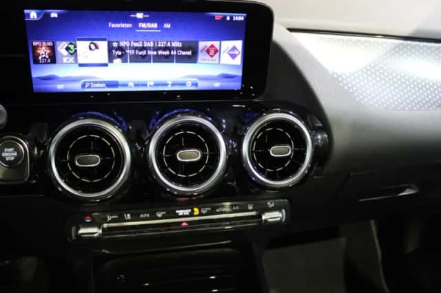 Mercedes-Benz GLA (2024) thumbnail 17