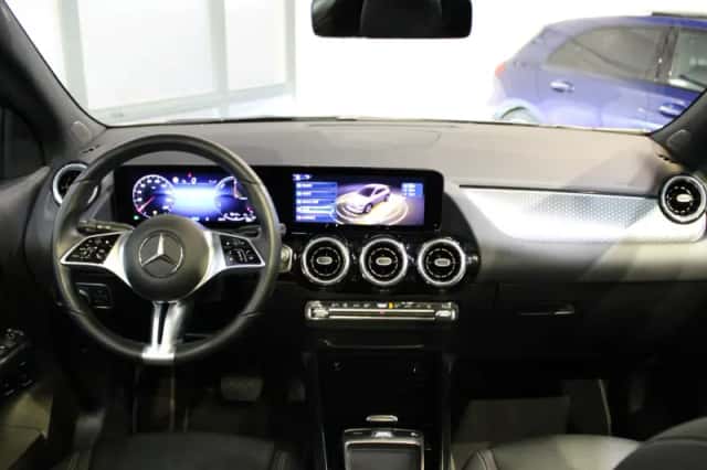 Mercedes-Benz GLA (2024) thumbnail 3