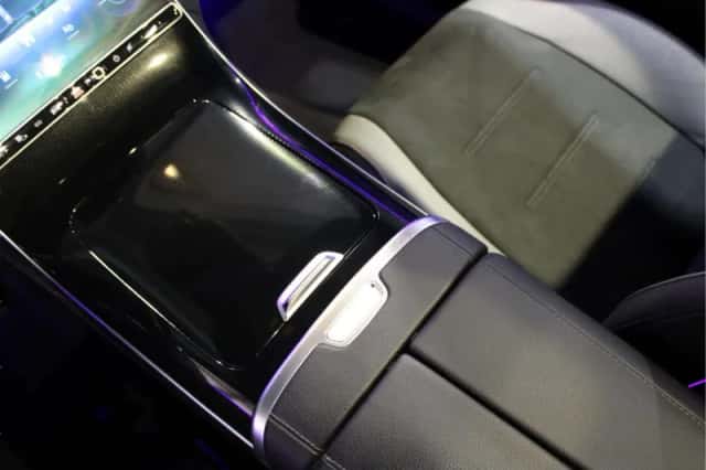 Mercedes-Benz EQE (2023) thumbnail 17
