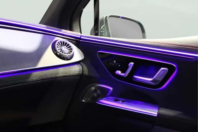 Mercedes-Benz EQE (2023) thumbnail 18
