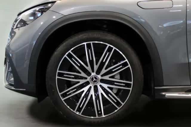 Mercedes-Benz EQE (2023) thumbnail 7