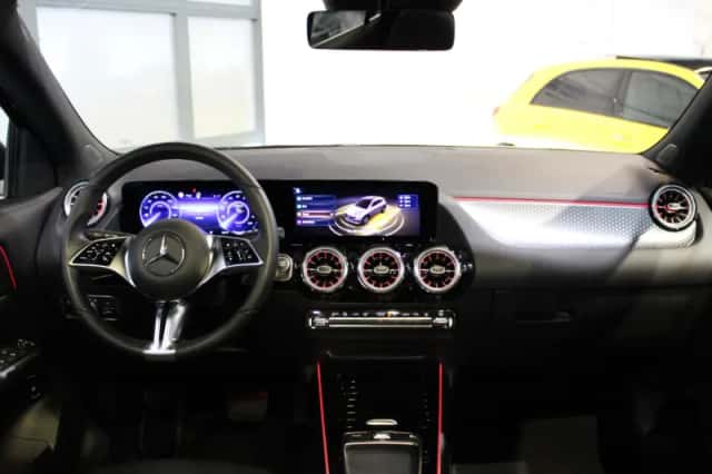 Mercedes-Benz EQA (2025) thumbnail 3