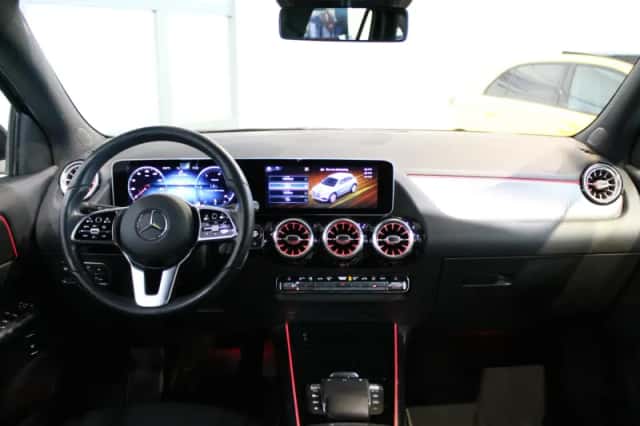 Mercedes-Benz GLA (2020) thumbnail 3