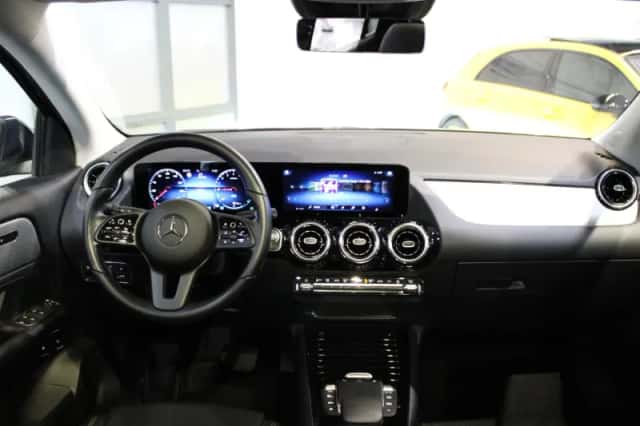 Mercedes-Benz GLA (2021) thumbnail 11