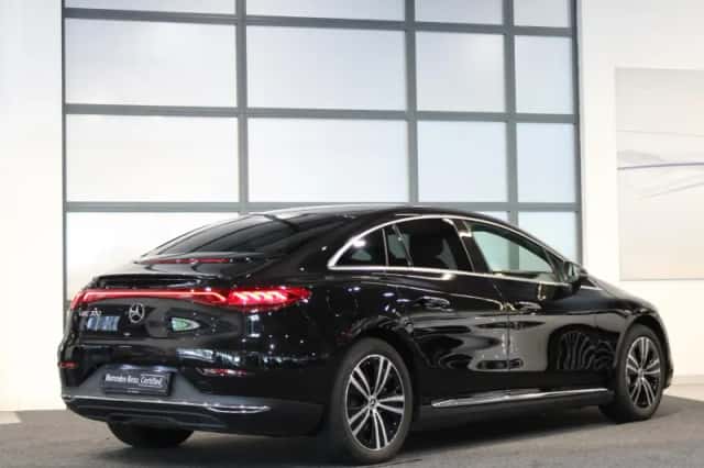 Mercedes-Benz EQE (2025) thumbnail 2