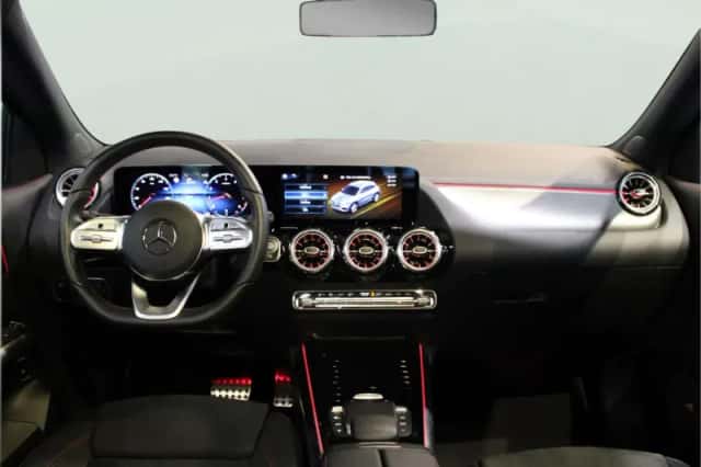 Mercedes-Benz GLA (2023) thumbnail 3