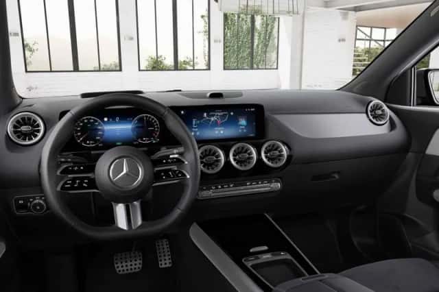 Mercedes-Benz GLA (2026) thumbnail 3