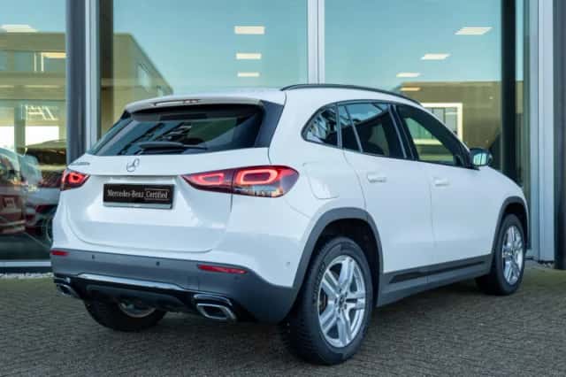 Mercedes-Benz GLA (2021) thumbnail 2