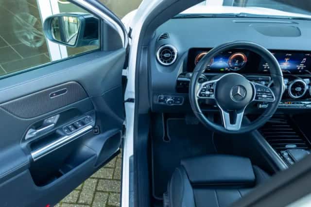 Mercedes-Benz GLA (2021) thumbnail 23
