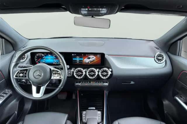 Mercedes-Benz GLA (2021) thumbnail 3