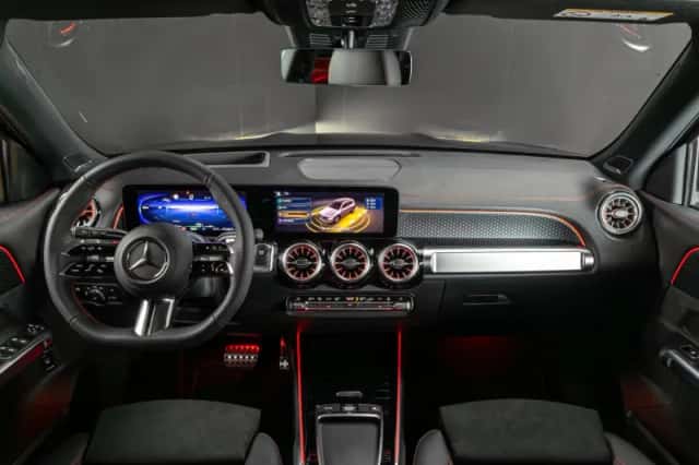 Mercedes-Benz EQB (2026) thumbnail 3
