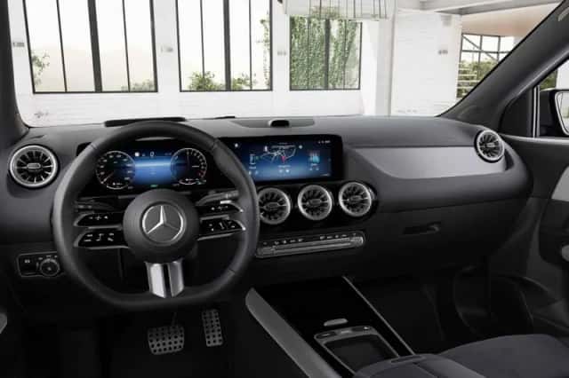 Mercedes-Benz GLA (2026) thumbnail 3