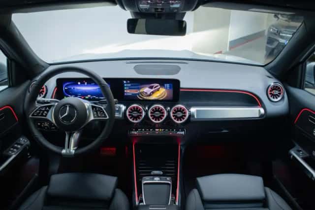 Mercedes-Benz EQB (2026) thumbnail 3