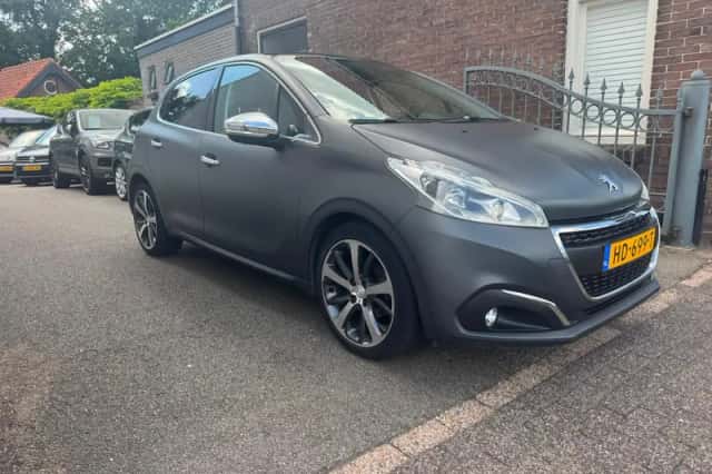 Peugeot 208 (2015) thumbnail 3