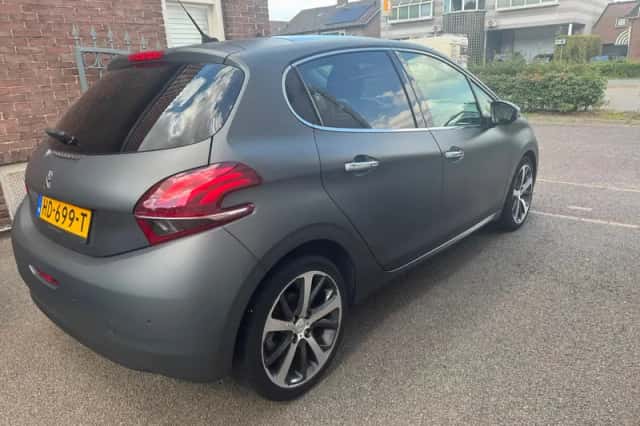 Peugeot 208 (2015) thumbnail 4