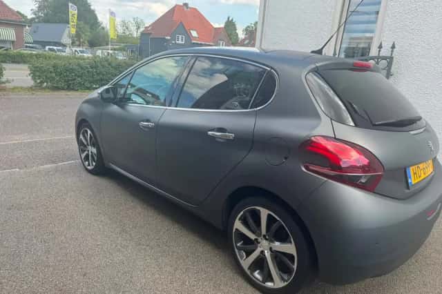 Peugeot 208 (2015) thumbnail 6