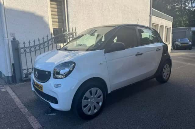 Smart Forfour (2015) thumbnail 1