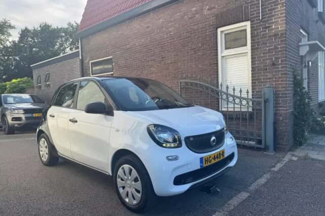 Smart Forfour (2015) thumbnail 3