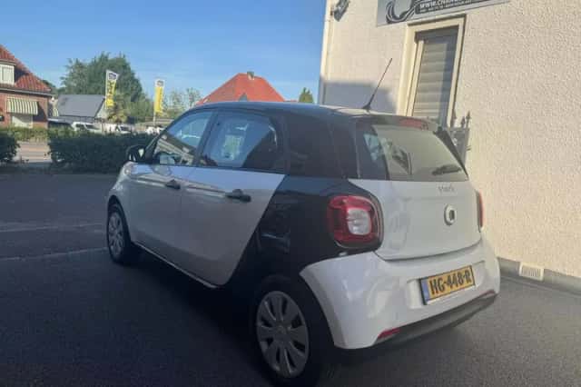 Smart Forfour (2015) thumbnail 6