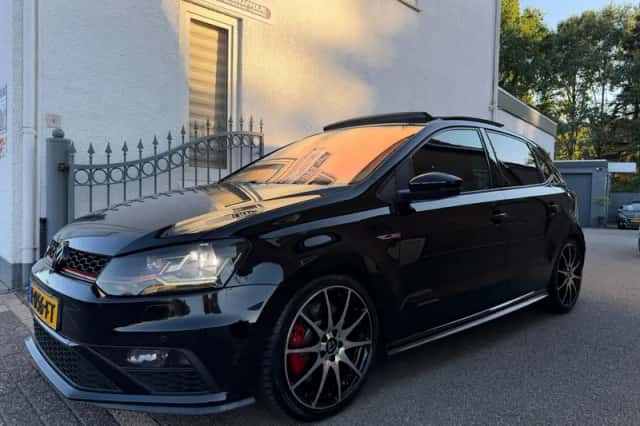 Volkswagen Polo (2016) thumbnail 1
