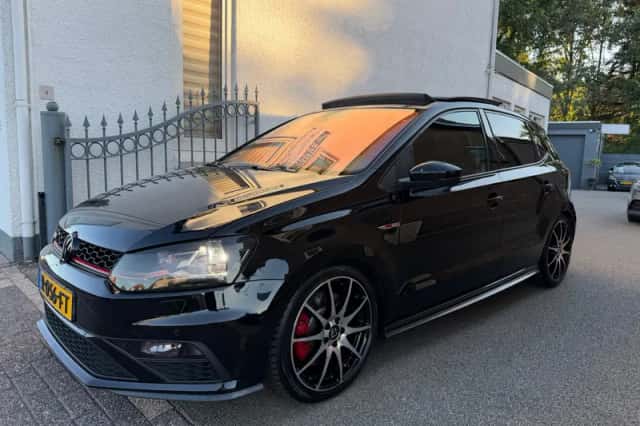 Volkswagen Polo (2016) thumbnail 2