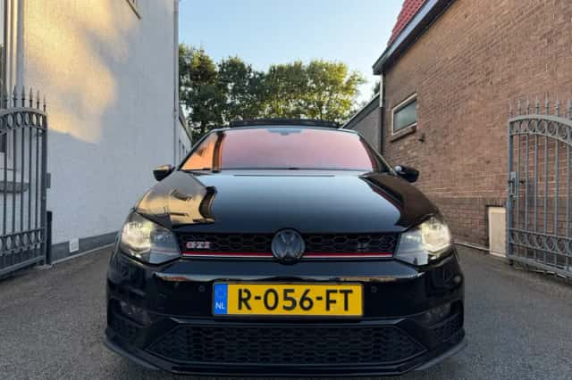 Volkswagen Polo (2016) thumbnail 3
